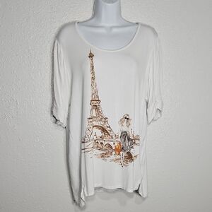 Colortree 'Woman walking in front of Effiel Tower' Graphic Short Sleeve Tee L